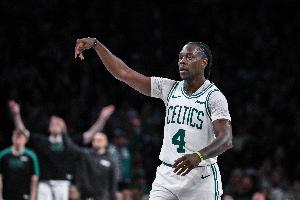 霍勒迪获道德风尚奖！马祖拉：他对对手和周围人很尊重 从不懈怠