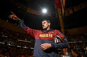 前无古人！约基奇季后赛单场爆砍42分22板6助 NBA历史首人