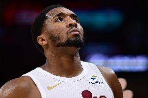 挑大梁！米切尔半场18中8爆砍21分5助2断 正负值+10