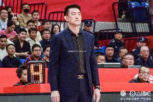 苏群：广厦应该考虑各种防守混合使用 而不只是一种方式从头到尾