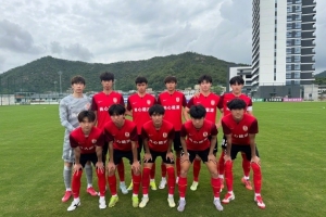 亚泰U21队主帅阎峰、守门员教练秦潇完成救火任务13日返回珠海