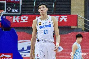 😫尽力了！周琦15中11高效空砍26分13板2帽 正负值+6全队最高