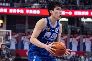 媒体人：杨瀚森每天训练结束都加练力量或投篮 罚篮连续命中43个
