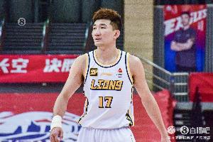 打得很硬！孙铭徽多次冲击得手 全场19投8中贡献21分2板6助2断