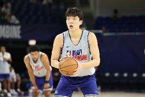 ⭐️ESPN专栏文章谈杨瀚森：再打磨1年可冲首轮 高管想看他打NCAA