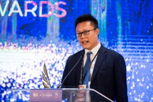 凰家看台 | 一位中国记者，写欧洲问题，拿了国际大奖