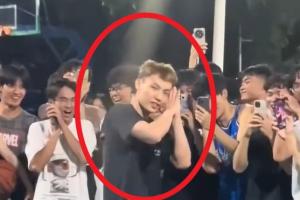 徐杰参加校园行活动单挑命中超远三分再秀熟悉“晚安安”庆祝🌙