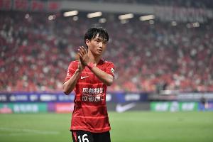 直播吧：蓉城后腰杨明洋大概率首次入选国足，参加18强赛最后两轮