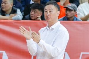 刘维伟：广厦经历20多年沉淀拿到这总冠军很不容易 值得我们学习