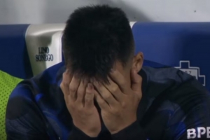 😢无缘意甲冠军！未出场的劳塔罗坐在替补席掩面哭泣