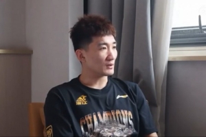 孙铭徽：总决赛期间没想过拿FMVP 每天晚上想的都是第二天别疼了