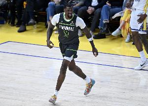 回到主场两大替补终于发威！里德和沃克合砍22分 投篮合计15中9