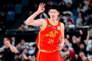 胡金秋回忆腹部被撞:回更衣室调整后没那么难受 想和兄弟一起战斗