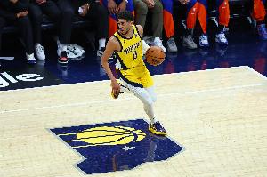 🤩哈利伯顿0失误砍下三双 成NBA历史分区决赛做到这点第一人