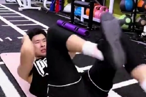 邹阳晒训练视频：肌肉的疼痛感才是运动员放心玩的慰藉