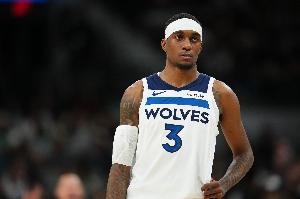 😞咋回事儿这是？麦克丹尼尔斯状态低迷 半场8中1仅拿3分