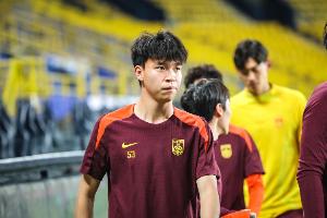 北青体育：寻枪成国足主要目标，韦世豪、王钰栋都被推倒锋线位置