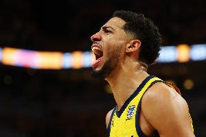 乔治：哈利伯顿是超级巨星 未来的NBA门面 他会继续证明自己的