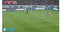 国足客场0-1落后印尼！VAR介入认定杨泽翔犯规，罗梅尼点射破门！