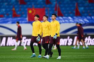 18强赛全首发！王大雷连续13场为国足首发 颜骏凌2-2新加坡后替补