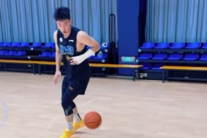 段昂君恢复期也坚持训练 6日11日 加油小伙子们！