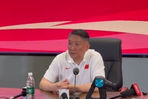 宫鲁鸣：希望年轻队员更自觉提升自己 去抢到位置 而不是自然接班