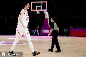 攻防压制！中国女篮次节25-8净胜日本女篮17分 半场打完领先20分