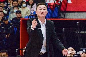 🚨三年两进季后赛！队记：刘维伟和青岛完成续约