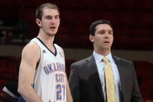 卡鲁索和戴格诺特8年前就在G联盟合作过 如今共同夺得NBA总冠军