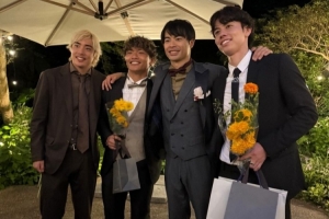F4🤣伊东纯也更新社媒，晒与田中碧、旗手怜央参加三笘薰婚宴照