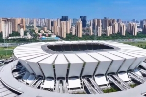 苏媒：苏超比赛将首次在专业足球场举行 昆山奥体灵感来源折扇