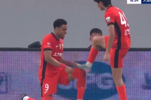 半场-海港暂2-0英博 19岁李新翔传射建功古斯塔沃脚后跟破门
