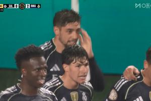 皇马2-0领先！维尼修斯做球助攻完成传射，巴尔韦德破门