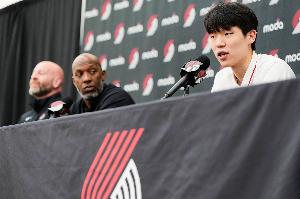 季孟年：未来的日子里 被媒体包围将会是杨瀚森生活的常态