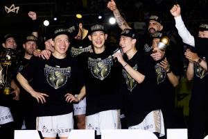 林书豪更新社媒：我们是冠军！Back to back🏆！一切付出都值得