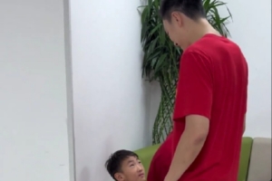 周琦家人社媒晒视频：糊糊幼儿园毕业 和男篮球员见面很害羞