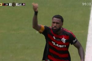 扳回一球！第33分钟热尔松爆射破门，弗拉门戈1-2落后拜仁