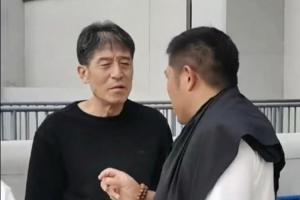 前国安主教练李章洙抵达工体观赛国安vs玉昆