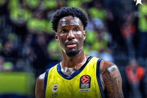只为追梦！海斯-戴维斯在费内巴切挣200万欧 进NBA买断费100万欧