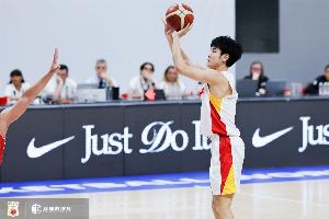 孔德昕：下半场国青将轮换压缩到8个人 表面差一点但其实差很多