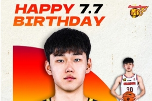 广东官博祝小将李奕臻20岁生快：🎂🎂🎂健康涨球