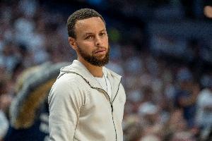 计划在NBA再打多久？库里：我不知道 我的合同还剩两年👀