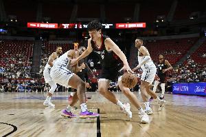 沈梓捷：杨瀚森攻防两端都很出色没怯场 保持健康肯定能在NBA出彩