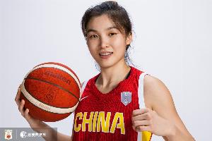 攻防压制！杨舒予和翟若云先后飙三分 中国女篮轰9-0首节领先15分