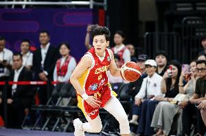 状态火热！杨舒予半场7中4拿下10分3板3助 两队唯一得分上双
