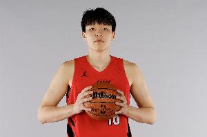 媒体人：杨瀚森的安排以国家队为重 回国后是否先回青岛还有变数