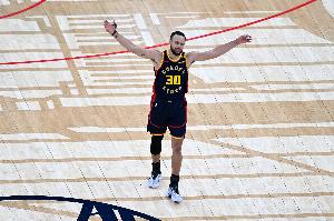 网上说你净资产2.4亿？库里：我不知道也不关心 有人帮我处理这些