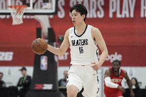 杨瀚森寄语国内年轻人：要勇于尝试走出去 哪怕只是参加训练营