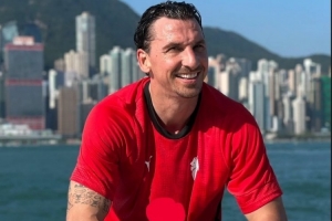 自律！伊布社媒晒在中国香港晨跑视频