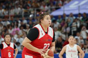 新华社：《歌唱祖国》响彻全场 中国大运女篮全胜夺冠